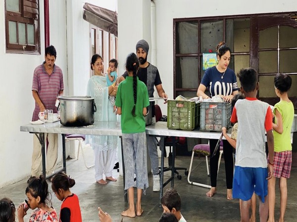 Jalandhar-based Samaritan Duo’s Langar Sewa offers food & hope to underprivileged kids during third wave
