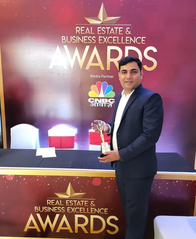 India’s 1st blockchain from yesworld.io awarded by Best technology entrepreneur of the year award by CNBC Business Excellence awards